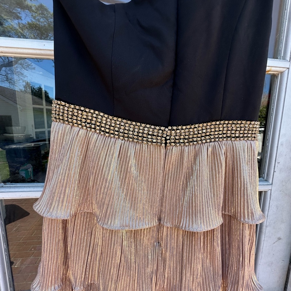 Ieena for Mac Duggal size 6. Worn once. - Picture 10 of 12